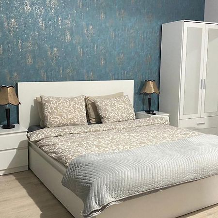 Appartamento La Vie Est Belle Bucarest Esterno foto